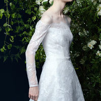 Reem Acra リーム アクラ
異素材を組み合わせる斬新さ。