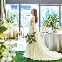壁一面ガラス張りのパーティ会場。
光がたくさん降り注ぎ、開放的で明るい空間で、ゲストとアットホームなパーティが出来ます。