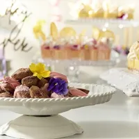 スイーツのオリジナルブランド 【ボンボニエール】のパティスリーで専任のパティシエが丁寧に心を込めて手作りされるスイーツ。
ウエルカムガトーからウエディングケーキ、ビュッフェ用スイーツ、引菓子までトータルプロデュース。