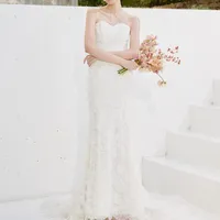 INES DI SANTO イネスディサント
女性の曲線美をより美しく見せるシルエット