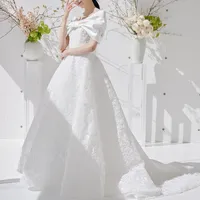 Reem Acra リーム アクラ
トラディショナルでありながらモダンさを兼ね備えたデザインで、レッドカーペットでのドレスをカスタムメイドすることでも有名。