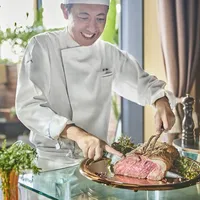 オープンキッチンからふるまわれるお料理は五感で楽しめる！