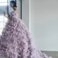 【YUMI KATSURA】繊細で透明感のあるお花モチーフをふんだんに施したロマンティック＆エレガント、両方を兼ね備えた柔らかなパープルドレス。