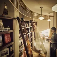 ウエディングのための洋書を揃えたライブラリ。コンセプトやスタイルのイメージをふくらませて♪