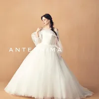 専任のドレスアドバイザーがご新婦様にピッタリのドレスをみつけます！