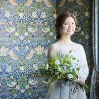 幸せな日を彩る季節の花は、花嫁に幸せを運び、二人を祝福し、ゲストの優しい笑顔を呼びます