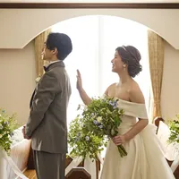 新婦さまのドレス姿を新郎さまに初めて見せる、感動のファーストミート