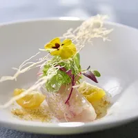 申し込んだ先輩カップルの８割が料理が決め手になったと答えるほど支持の高い美食の数々。「ここに招待されてよかった」多くのゲストにそう思ってもらえる熊本ならではの極上のコースメニューです。