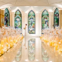 360度ステンドグラスに囲まれた大聖堂