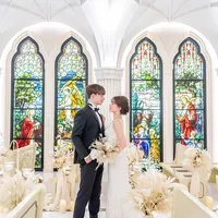 360度ステンドグラスに囲まれた大聖堂