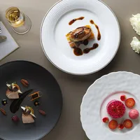 ふたりの祝宴に彩りを添える料理は、見た目にも美しく、 ゲストの記憶に刻まれる逸品揃い。