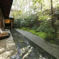 緑豊かな日本庭園での撮影も叶う