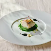 70℃で柔らかく火入れした太刀魚とイトヨリ鯛のムースをムニエルにした、柔らかい口どけと焦しバターの香り豊かな一品。