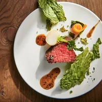 北海道産の白老牛を使った贅沢な一品