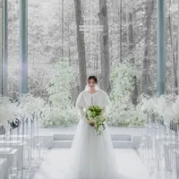 【静寂の冬】ドレスと雪の白色が幻想的な季節