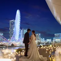 【パシフィック】キラキラ輝くみなとみらいの夜景を背にロマンティックなナイトウエディングも叶う