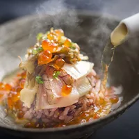 料理は、旬・品質・産地で厳選した素材を使い、盛付け・温度にまでこだわった、ハートコートのオリジナルキュイジーヌ