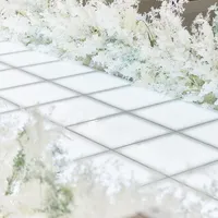 光のバージンロードは明るくおふたりを照らします♪