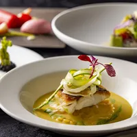 美食家のゲストにも納得いただけるお料理の数々。会場横の厨房よりタイムリーにご提供します