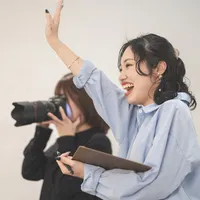 結婚式当日のおふたりの表情をしっかり写真に納めるカメラマン