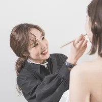 ヘアメイクはプロの女性スタイリストが担当。安心して色々相談してみよう