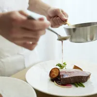 シェフがソースのお仕上げまで手掛けます