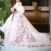 新作ドレスも破格のお値段でレンタル可能！
SNSで話題のドレスきれます♪