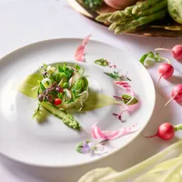 絶品のコース料理は味はもちろん、見た目も楽しめる♪