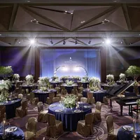 【プロミネンス】
巨大スクリーンの臨場感のある演出や先進の音響照明を駆使した華やかな演出が感動を生む