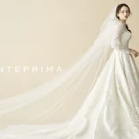 大胆な大柄の刺繍にランダムなクリアビジューを全面加工した圧巻のゴージャス感あるロングトレーンドレス。