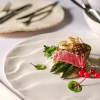 ゲスト一人ひとりに合わせてメインディッシュのお肉とお魚が選べます