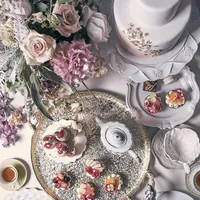 まるでアフタヌーンティーのような世界観を愉しめる季節のスイーツを味わって