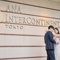 ホテルロゴ前は大人気フォトスポットの一つ