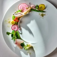 シェフが自ら選ぶ素材はどれも新鮮で目にも鮮やか