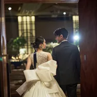 いよいよゲストの待つ会場へ。入場直前の緊張の時間