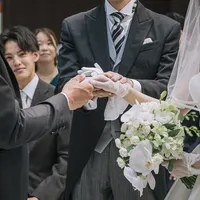 父から新郎へ「よろしくね」とバトンタッチ