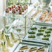 【デザートブッフェ】ゲストと会話を楽しみながら、デザートやフィンガーフードをサプライズで用意してみて