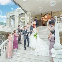 チャペル階段でのフラワーシャワー♪