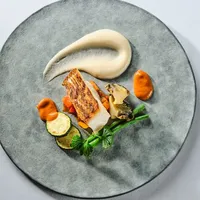 華やかなパーティシーンをさらに引き立てゲストの会話や笑顔を誘う料理を提供。