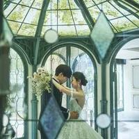 洋館エントランスは、南フランス5つ星ホテルロビーがモチーフの8角形のガラスのアトリウムがお出迎え。