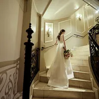 選び抜かれた上質なウエディングドレスを纏う美しい花嫁に。