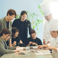 「どんな想いにも応えたいから」そして一生に一度の結婚式は後悔のない２人らしい結婚式にしてほしい。だから私たちがご提案している結婚式は、まるごとハンドメイドのコンセプトウエディング。