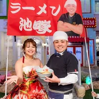 湯切りのパフォーマンス後1杯のラーメンを仕上げ、ゲストの皆様にラーメンビュッフェを振舞いました♪