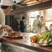 オープンキッチンから出来立てのお料理を！