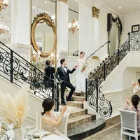 めずらしい両階段が特徴！インパクトのある入場はゲストも喜んでくれるはず。