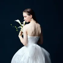 年度末プレミアム◆トレンドドレス試着×選べるチャペル×コース試食｜衣装＆宿泊特典