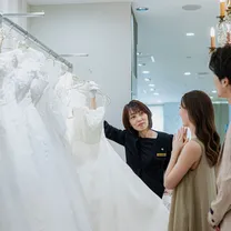 【衣装重視の花嫁必見★】2000着のドレス見学×試食×衣装特典★
