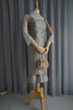 レースジレドレス