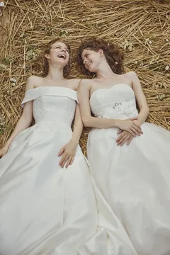 左：アニエル　右：リヴォーサ