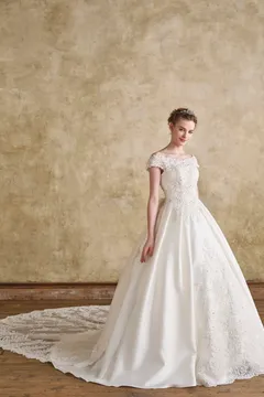 TAKAMI BRIDAL KOBE（タカミブライダル コウベ）のウェディングドレス